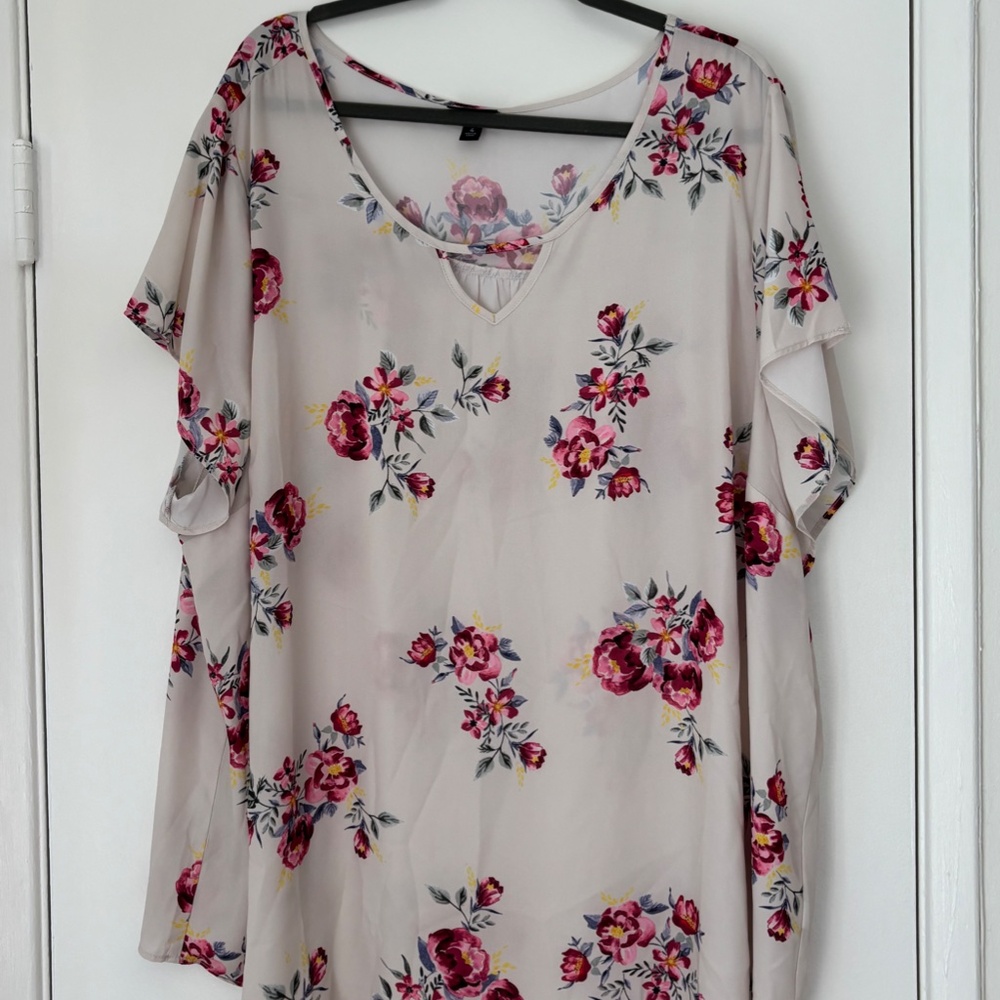 Rose Blossom Keyhole Top
